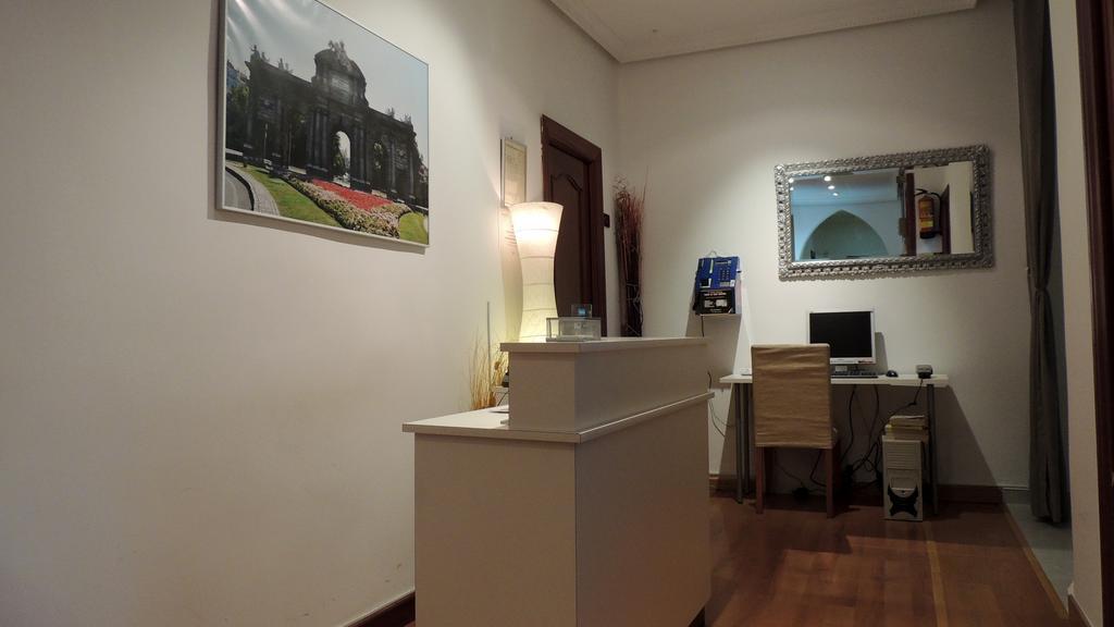 Hostal Cervantes Madrid Exterior foto